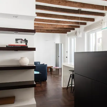 Youhosty - Charming 2-bed Flat With Terrace, Navigli & Duomo Milano