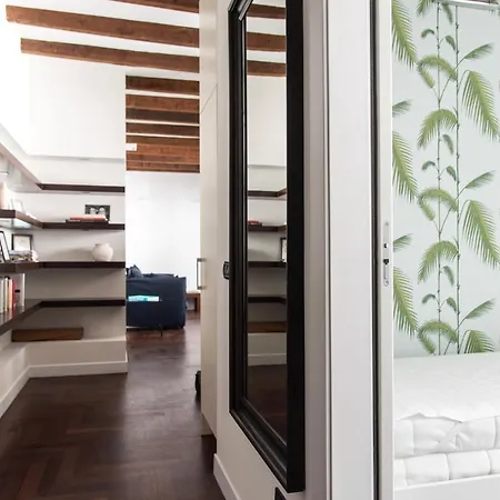 Youhosty - Charming 2-bed Flat With Terrace, Navigli & Duomo * Milano