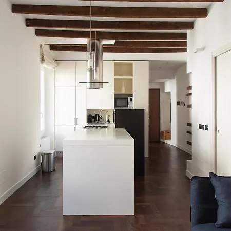 Lägenhet Youhosty - Charming 2-bed Flat With Terrace, Navigli & Duomo *