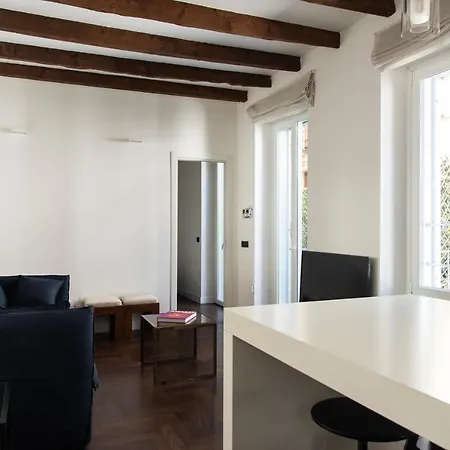 Lägenhet Youhosty - Charming 2-bed Flat With Terrace, Navigli & Duomo *